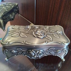 Metal Jewelry Box Roses Theme
